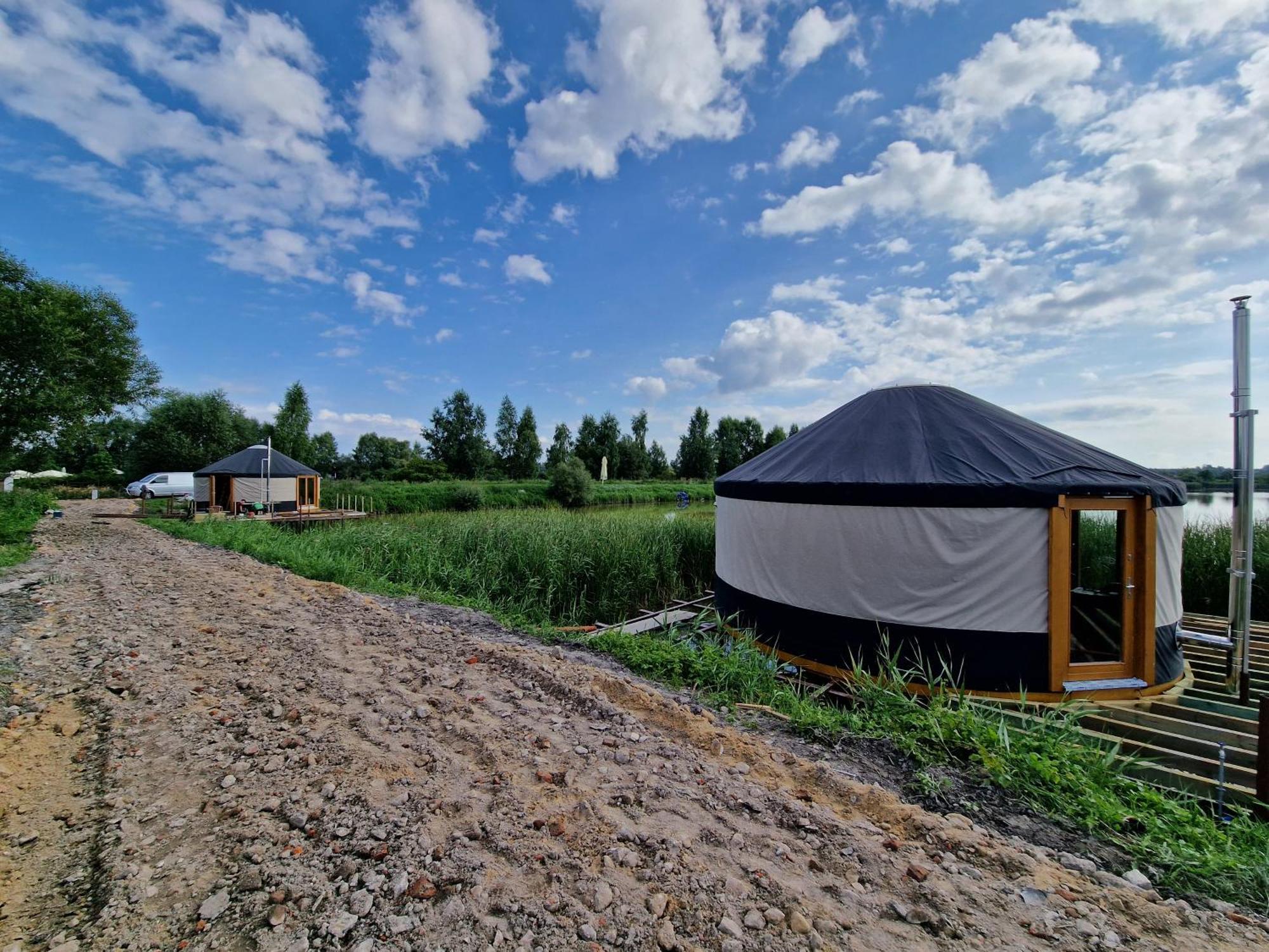 Chatka Pradziadka I Jurty Na Wodzie Pokrowka Exteriör bild
