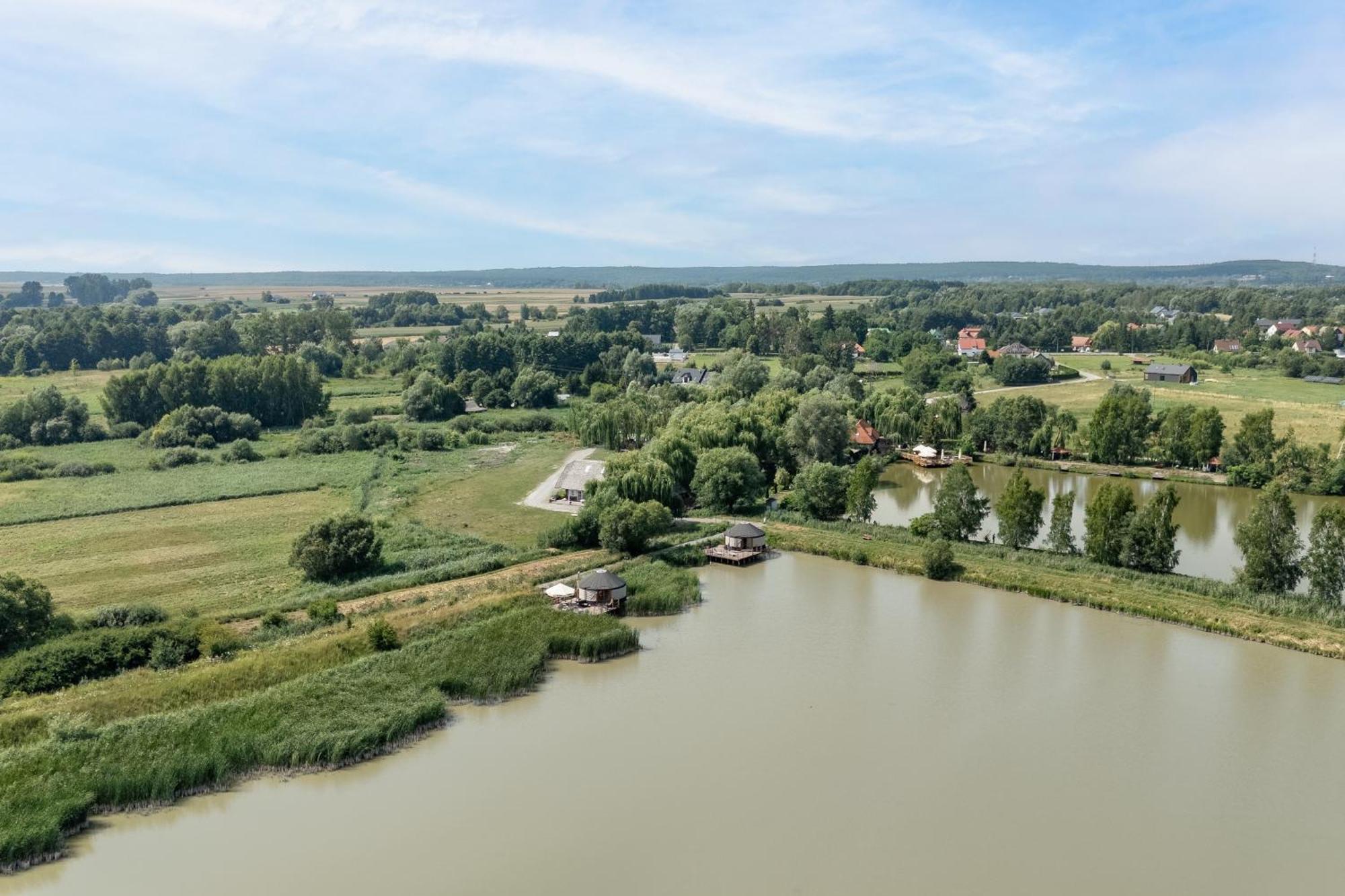 Chatka Pradziadka I Jurty Na Wodzie Pokrowka Exteriör bild