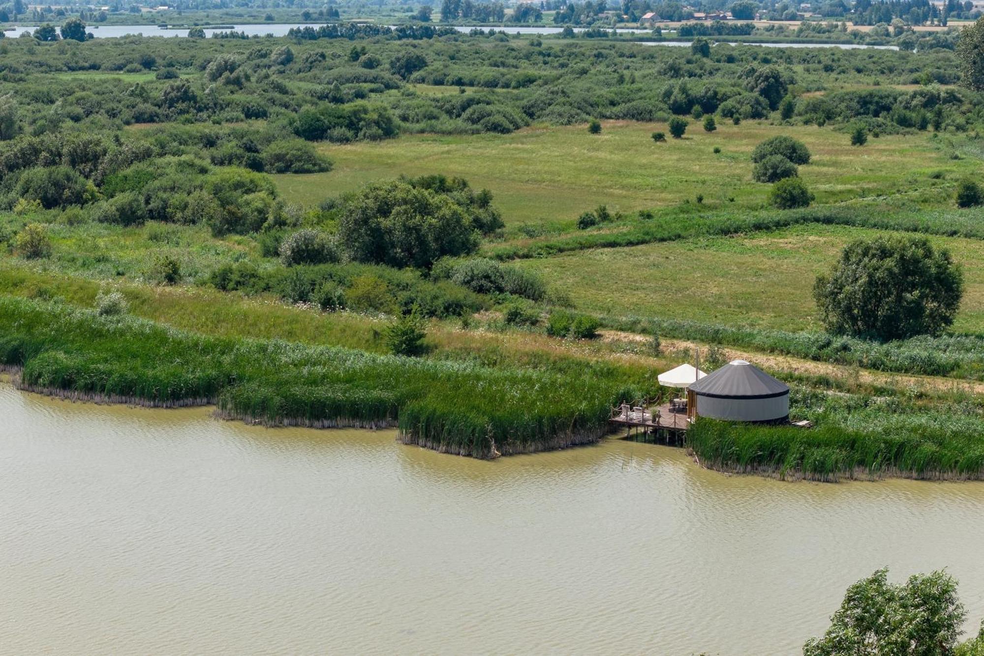 Chatka Pradziadka I Jurty Na Wodzie Pokrowka Exteriör bild