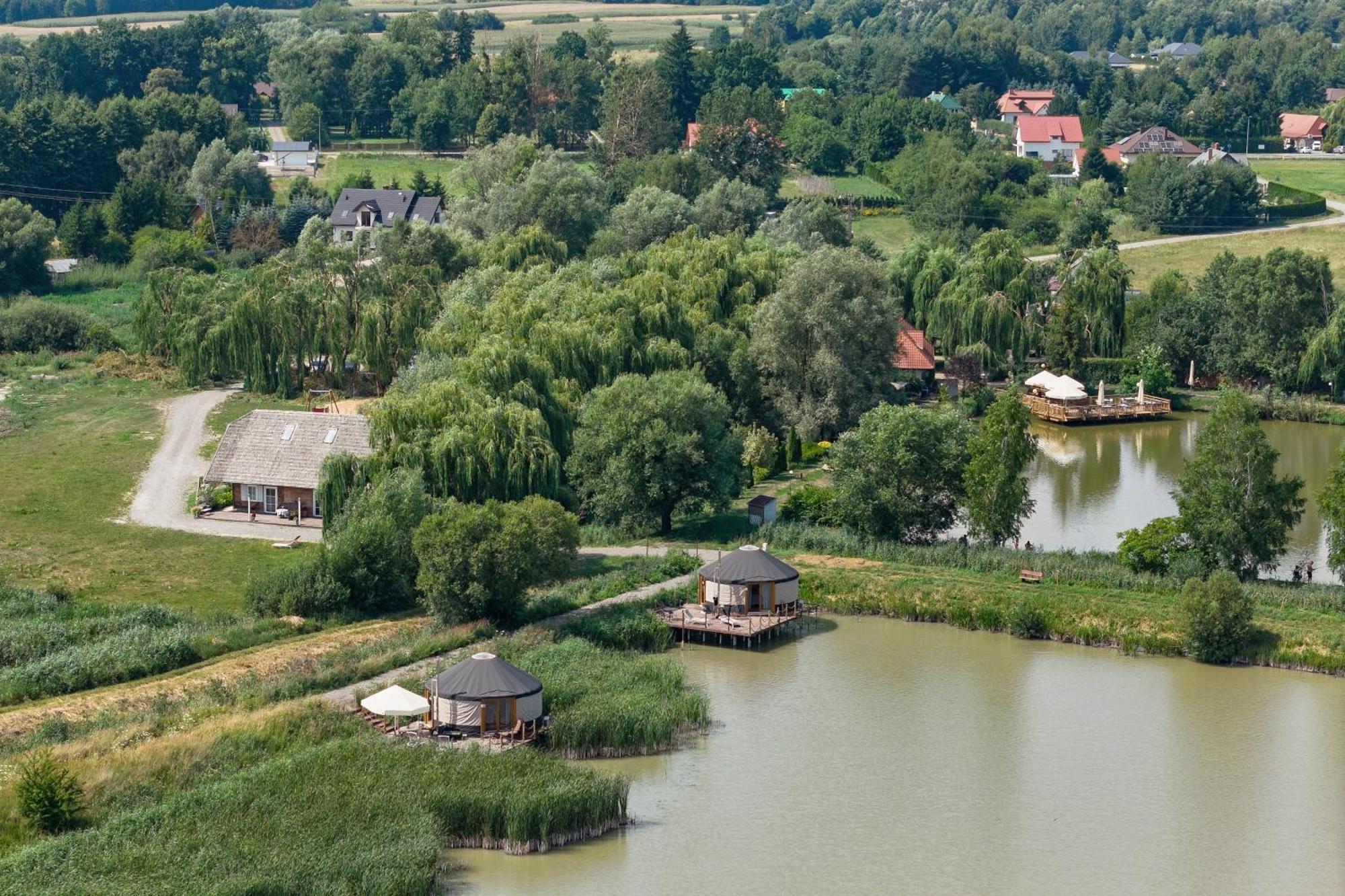 Chatka Pradziadka I Jurty Na Wodzie Pokrowka Exteriör bild